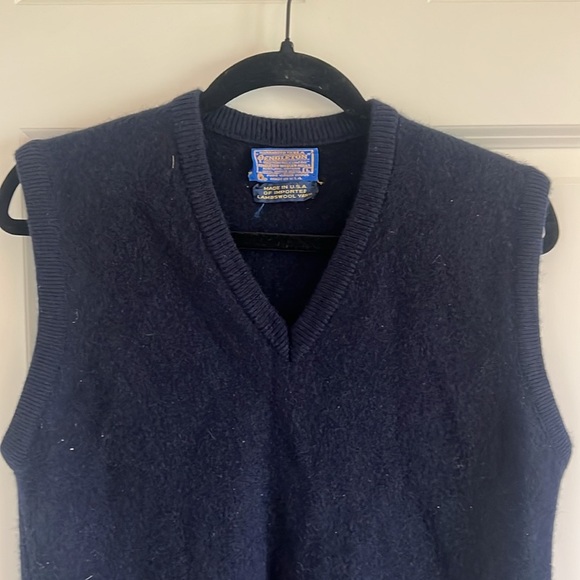 Men's Vintage Pendleton Navy Blue LambsWool Yarn Sweater Vest Size Large - Picture 2 of 7